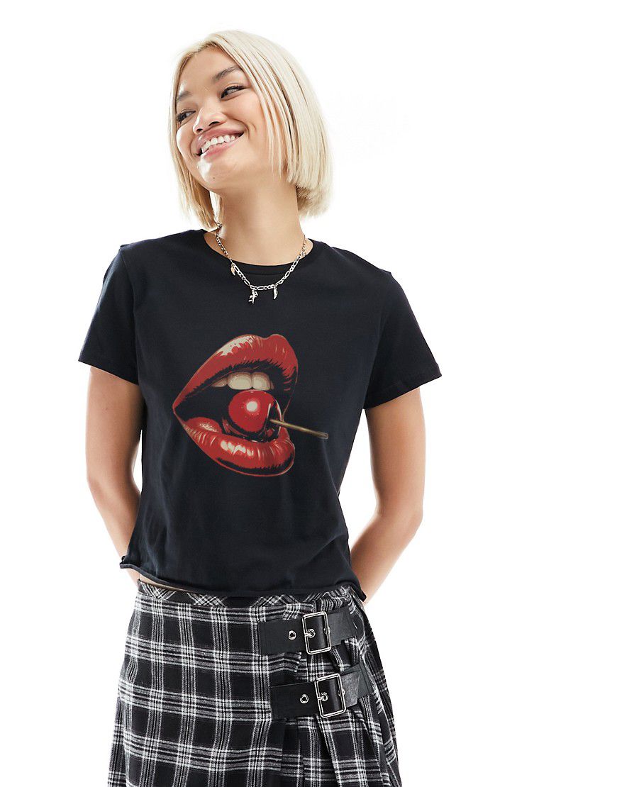 T-shirt mini nera con grafica di labbra e ciliegia - ASOS DESIGN - Modalova