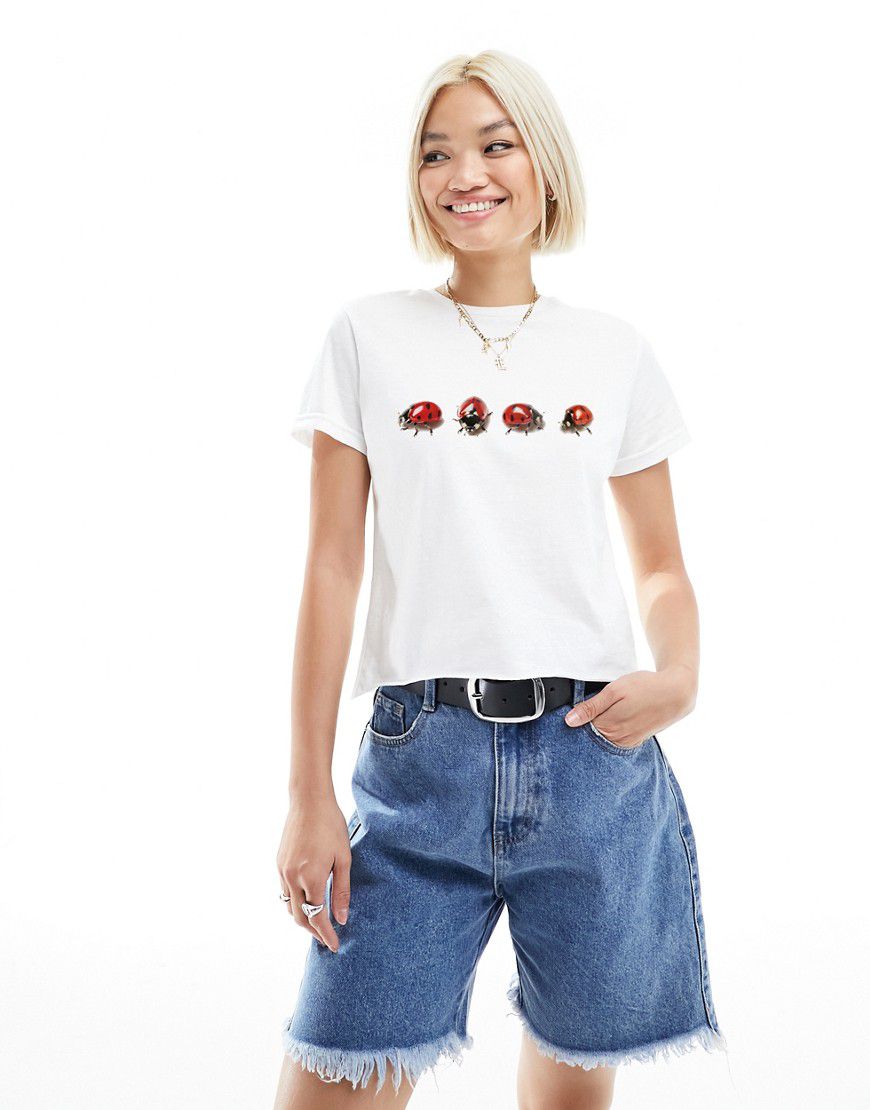 T-shirt mini bianca con grafica di coccinelle - ASOS DESIGN - Modalova