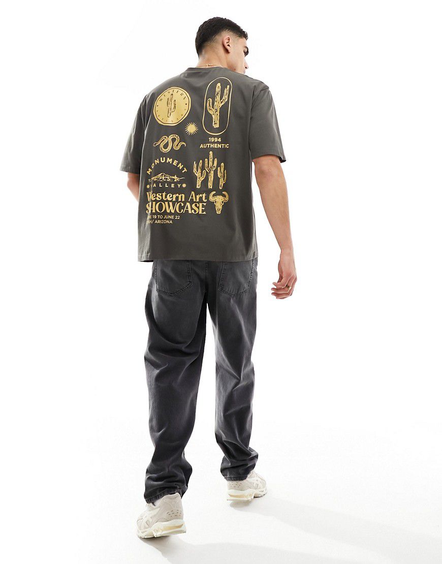 T-shirt oversize grigio antracite con stampa di paesaggio sul retro - ASOS DESIGN - Modalova