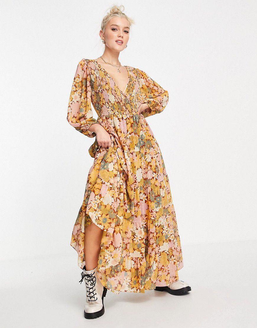 Vestito lungo avvolgente e arricciato con gonna a fasce giallo senape a fiori - ASOS DESIGN - Modalova