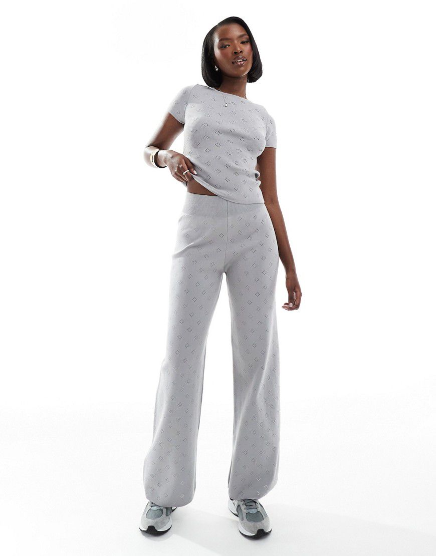 Pantaloni con fondo ampio in maglia traforata grigi in coordinato - Fashionkilla - Modalova