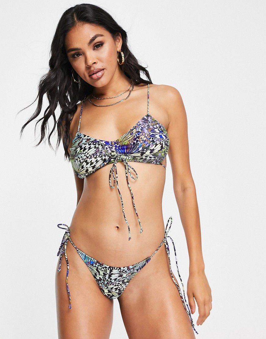 Crop top bikini con stampa iridescente di farfalle e cut-out - Jaded London - Modalova