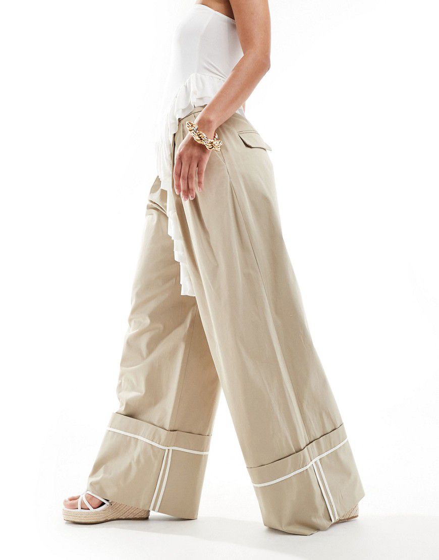 Pantaloni color cuoio a fondo ampio con risvolto - Mango - Modalova