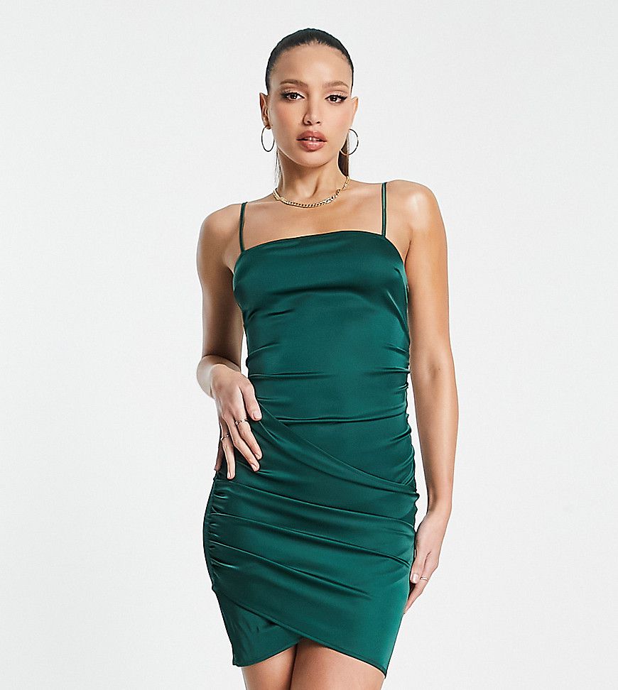 Vestito corto in raso smeraldo incrociato - NaaNaa Tall - Modalova