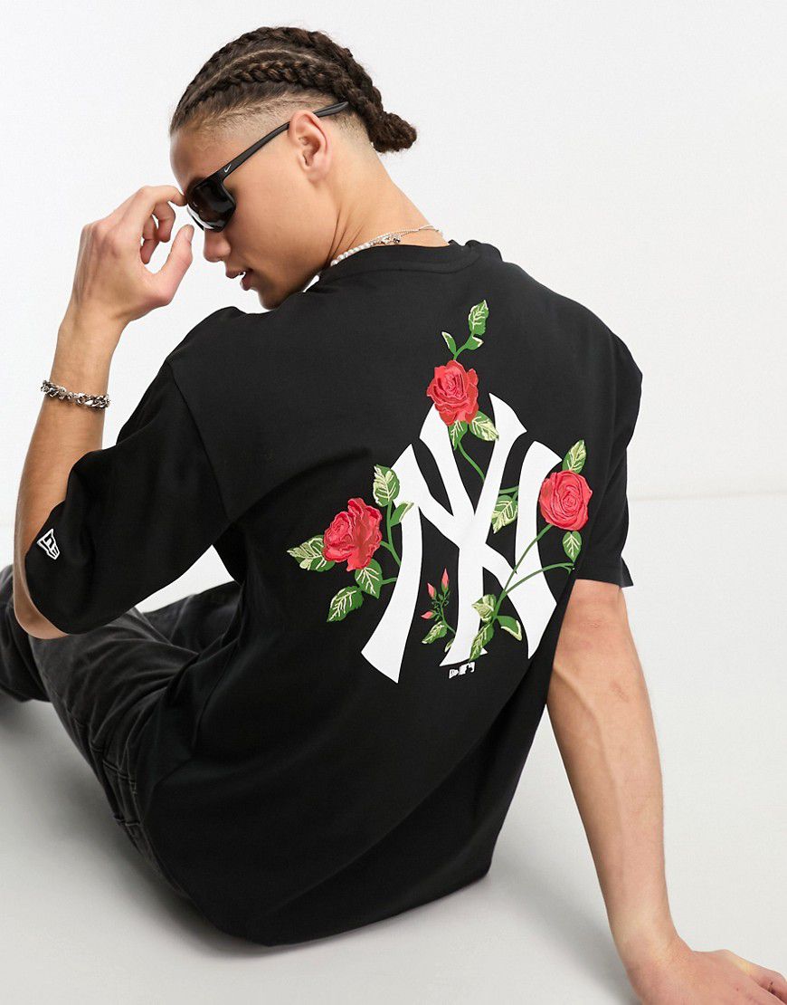 New York Yankees - T-shirt nera con stampa floreale sul retro - New Era - Modalova