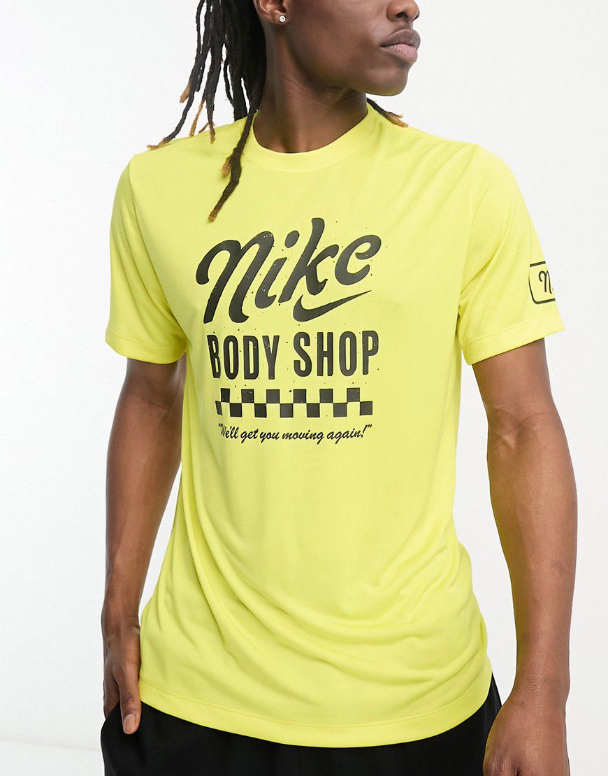 Body Shop Dri-FIT - T-shirt gialla - Nike Training - Modalova