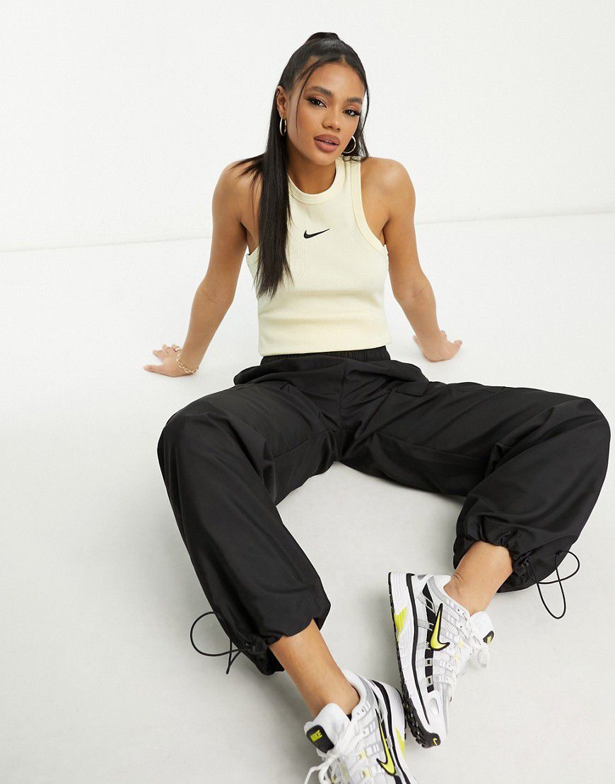 Trend - Top senza maniche crema alabastro a coste - Nike - Modalova