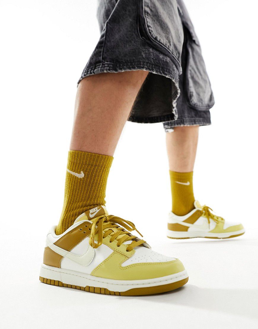 Dunk Low Retro - Sneakers sporco e gialle - Nike - Modalova