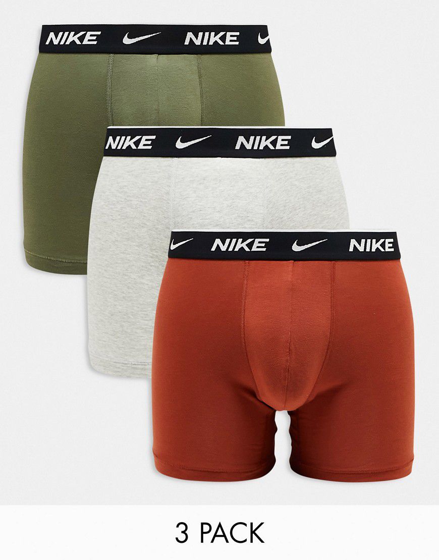 Everyday - Confezione da 3 boxer aderenti in cotone elasticizzato verde oliva/arancione/grigio - Nike - Modalova