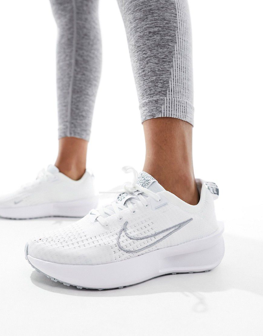 Interact Run - Sneakers bianche e argento - Nike Running - Modalova