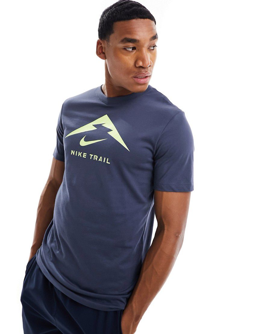 Trail Dri-FIT - T-shirt navy con grafica - Nike Running - Modalova