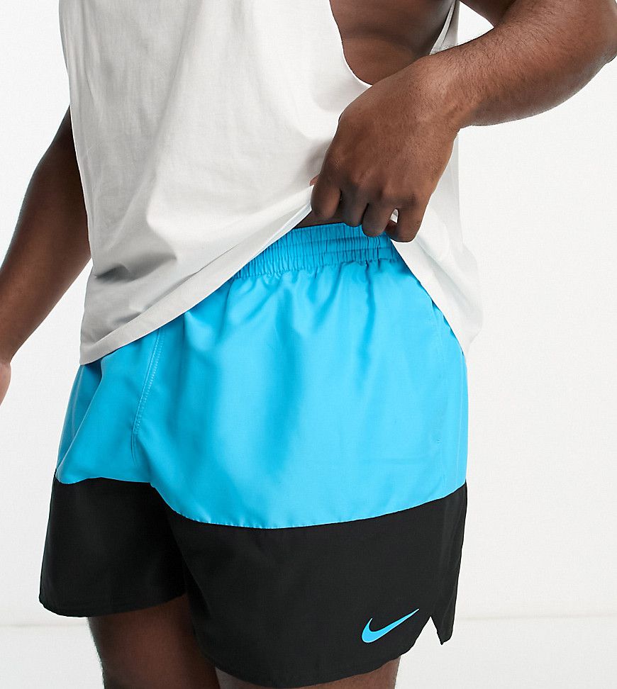 Plus - Volley - Pantaloncini da bagno colorblock e nero da 5" - Nike Swimming - Modalova