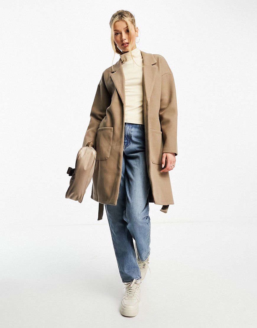 Cappotto oversize color cammello con cintura e colletto - Pieces - Modalova