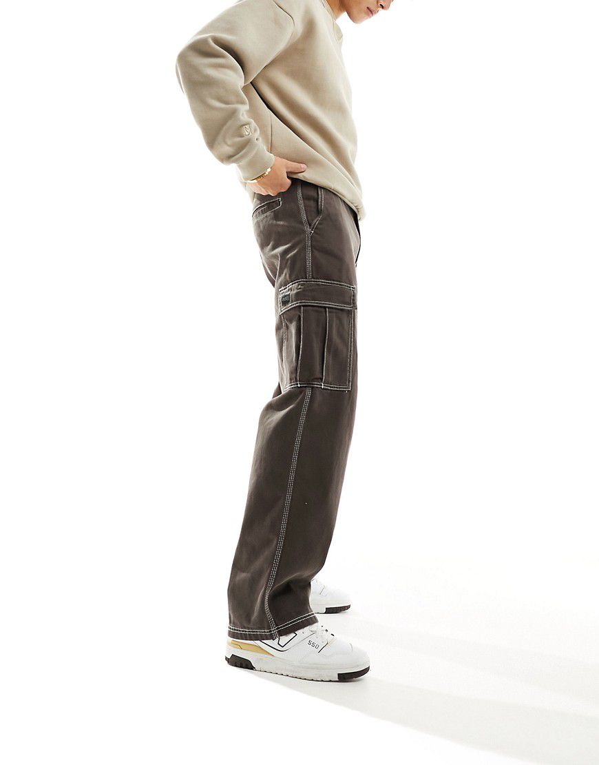 Pantaloni cargo marroni con cuciture a contrasto - Pull & Bear - Modalova