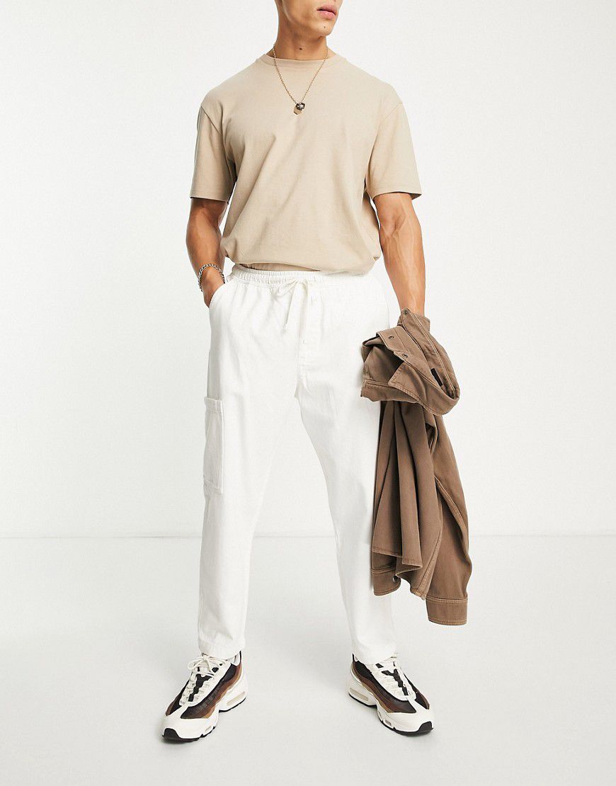 Pantaloni cargo bianchi con tasca - Pull & Bear - Modalova