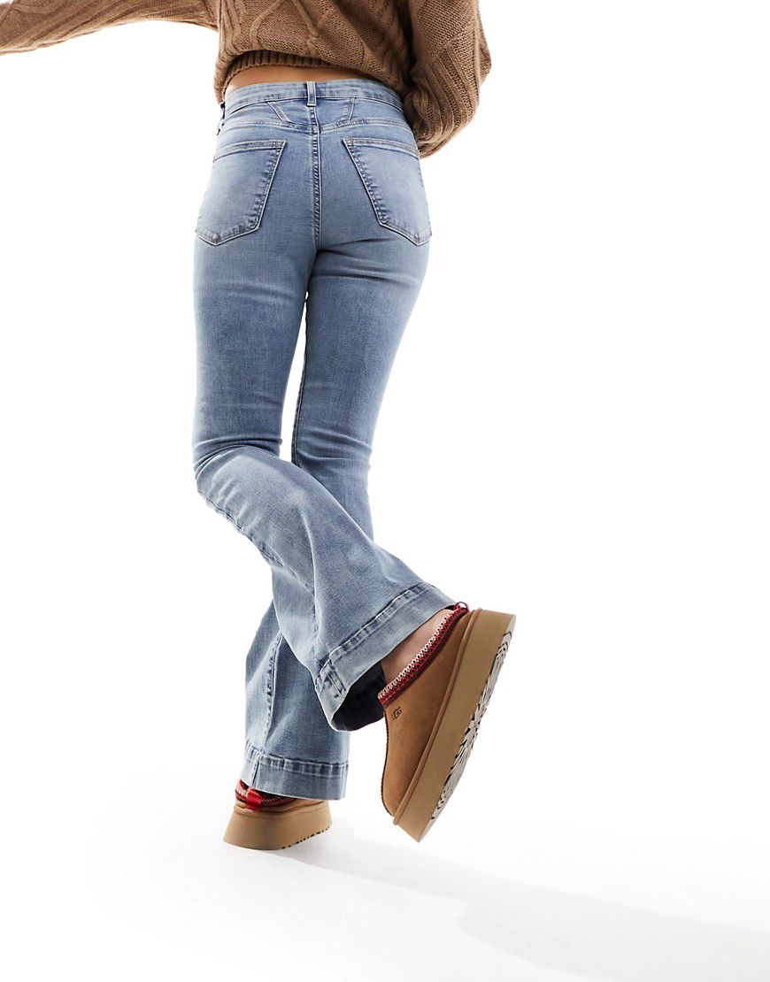 Jeans a zampa medio con vita modellante - River Island - Modalova