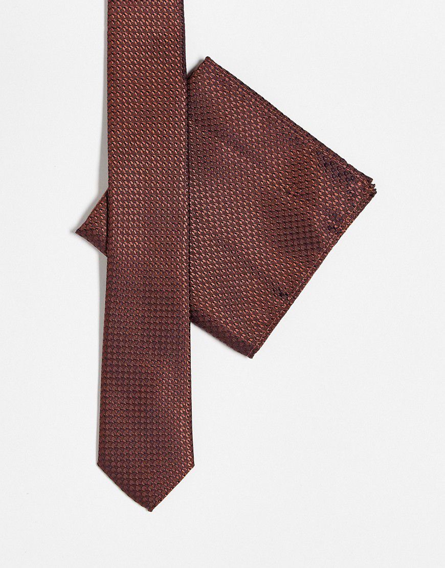 Set con cravatta e fazzoletto da taschino color ruggine - River Island - Modalova