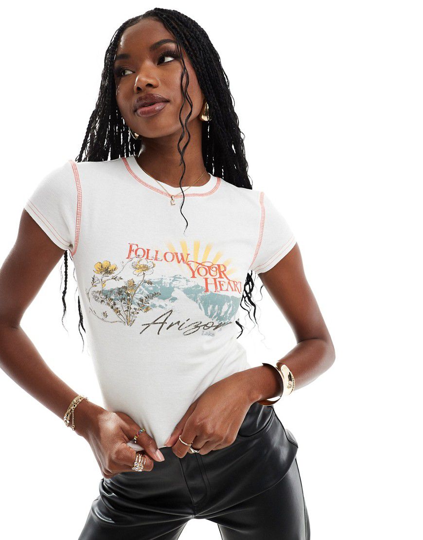 T-shirt corta color crema con stampa Arizona - River Island - Modalova