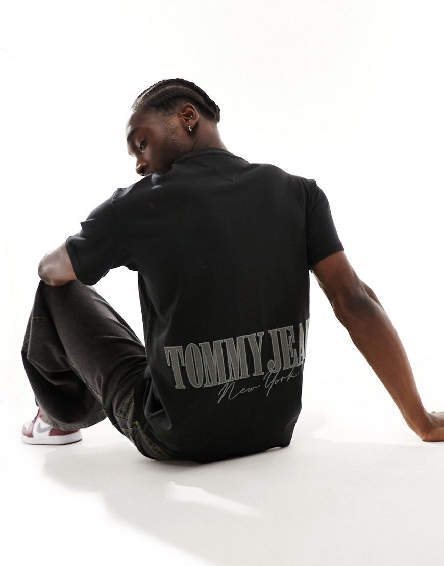 T-shirt comoda nera con stemma - Tommy Jeans - Modalova