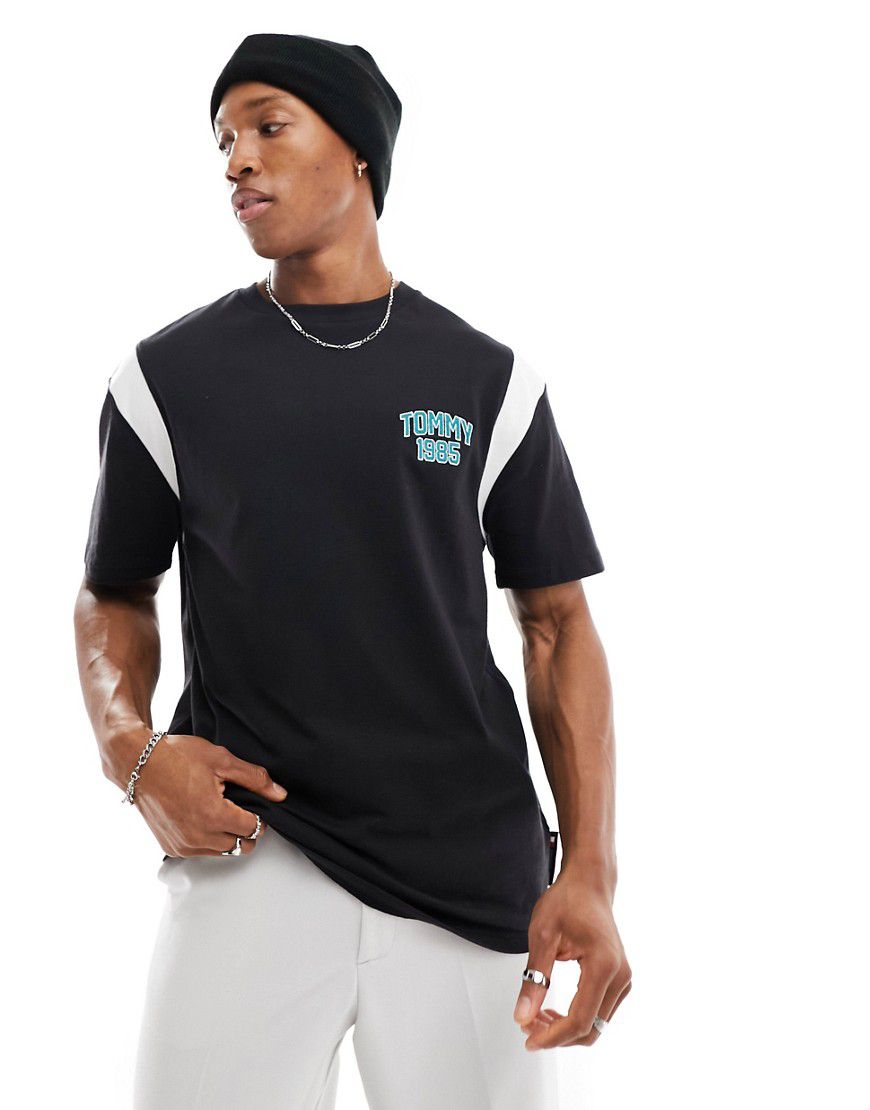 T-shirt in rete vestibilità classica nera stile college - Tommy Jeans - Modalova