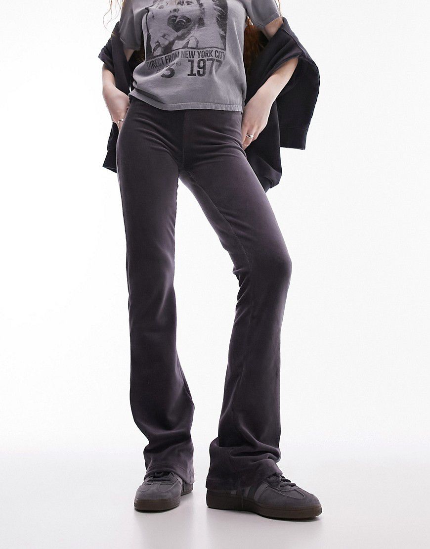 Pantaloni a zampa elasticizzati in velluto a coste color ardesia - Topshop - Modalova