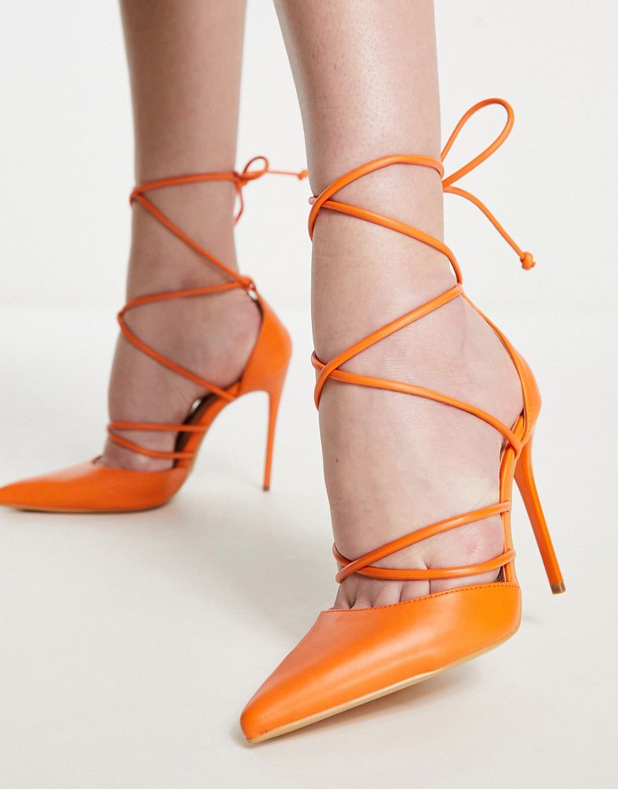 Scarpe a punta con tacco a spillo arancioni con fascette tubolari allacciate alla gamba - Truffle Collection - Modalova