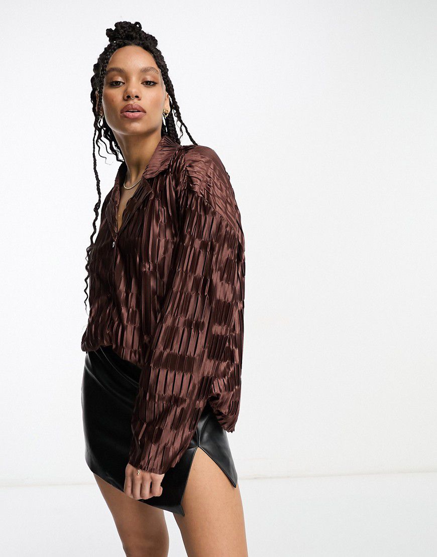 Camicia oversize plissé in raso marrone cioccolato in coordinato - Urban Threads - Modalova