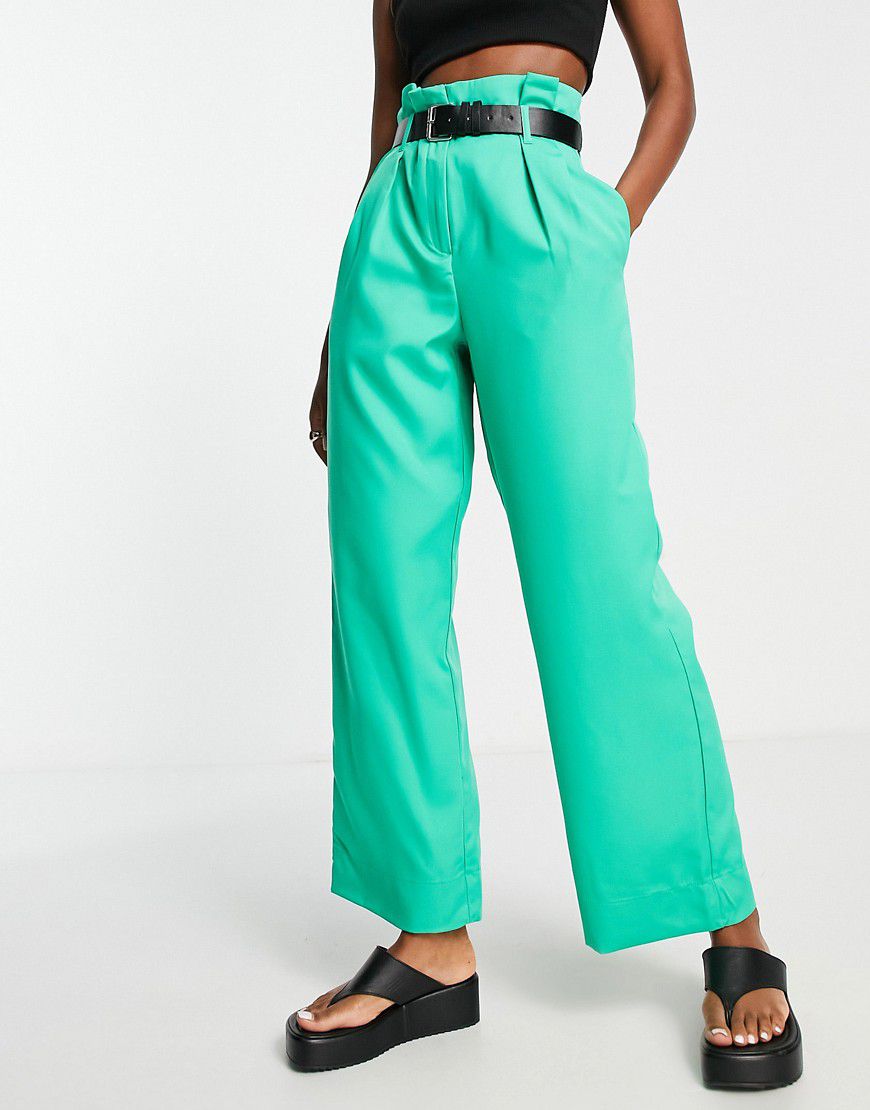 Pantaloni a vita alta con cintura acceso - Vero Moda - Modalova