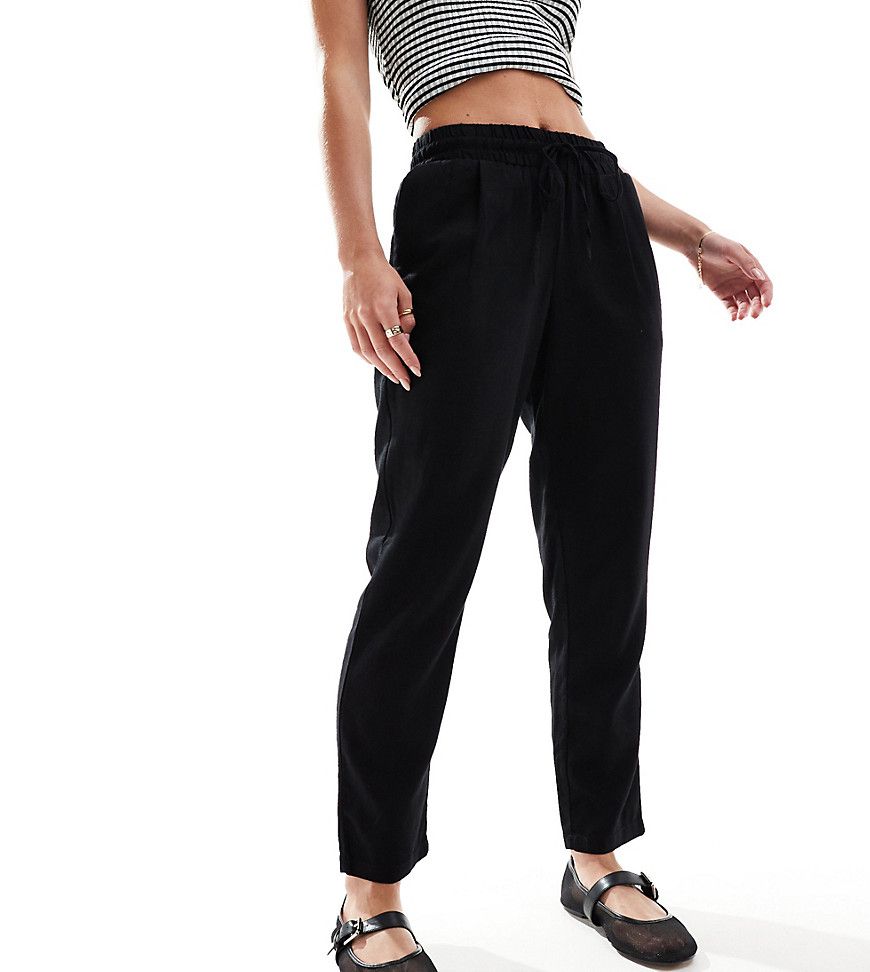 Pantaloni affusolati in misto lino neri - Vero Moda Petite - Modalova