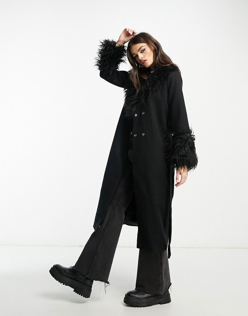 Cappotto taglio lungo nero con cintura e finiture in pelliccia sintetica - VIOLET ROMANCE - Modalova
