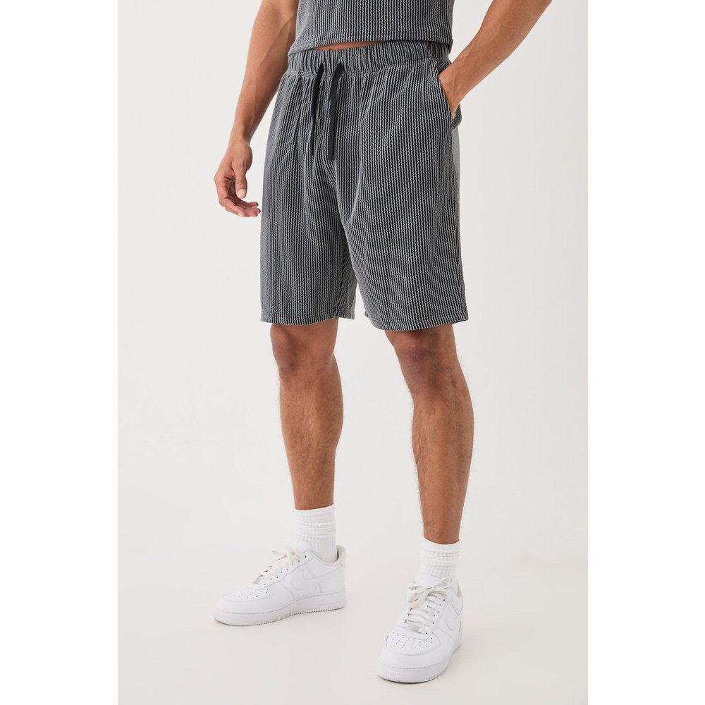 Relaxed Fit Mid Length Stripe Texture Shorts - boohoo - Modalova