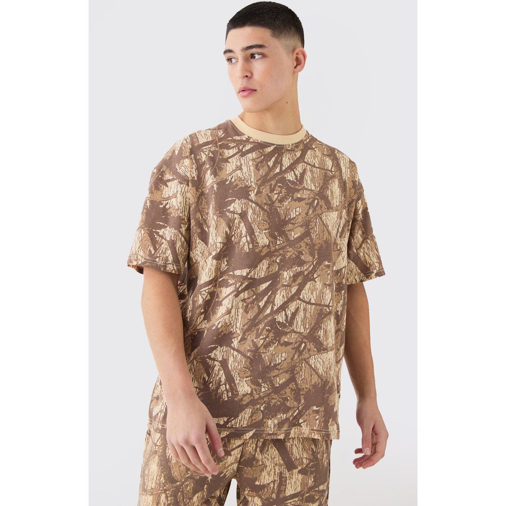 T-shirt oversize in fantasia militare con stampa Forest - boohoo - Modalova