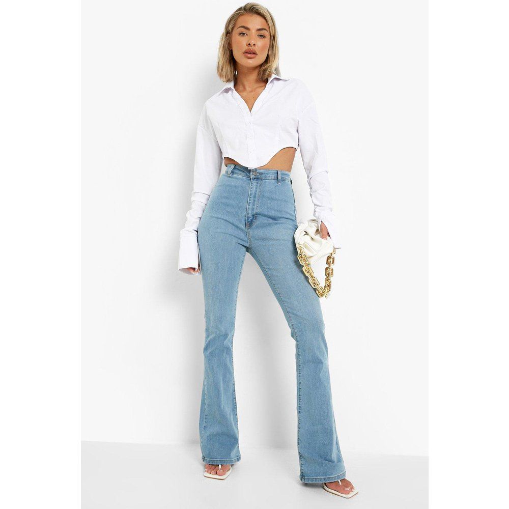 Jeans a zampa Skinny Fit a vita alta modellanti sul retro - boohoo - Modalova