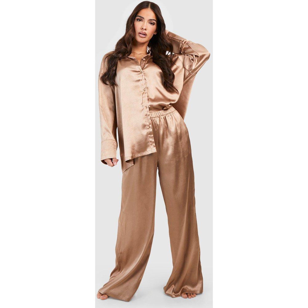 Set pigiama oversize in raso - camicia & pantaloni - boohoo - Modalova
