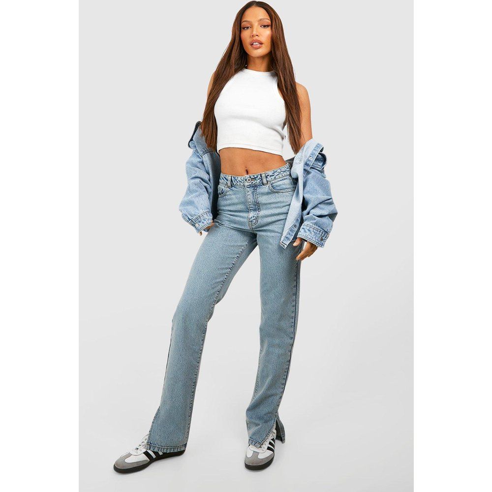 Jeans dritti Tall Basics con spacco sul fondo - boohoo - Modalova