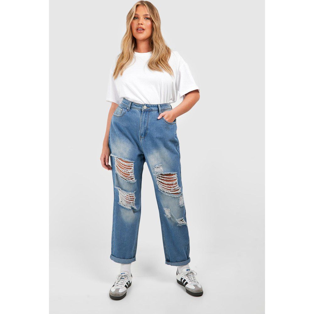 Jeans Mom Plus Size con strappi all over - boohoo - Modalova