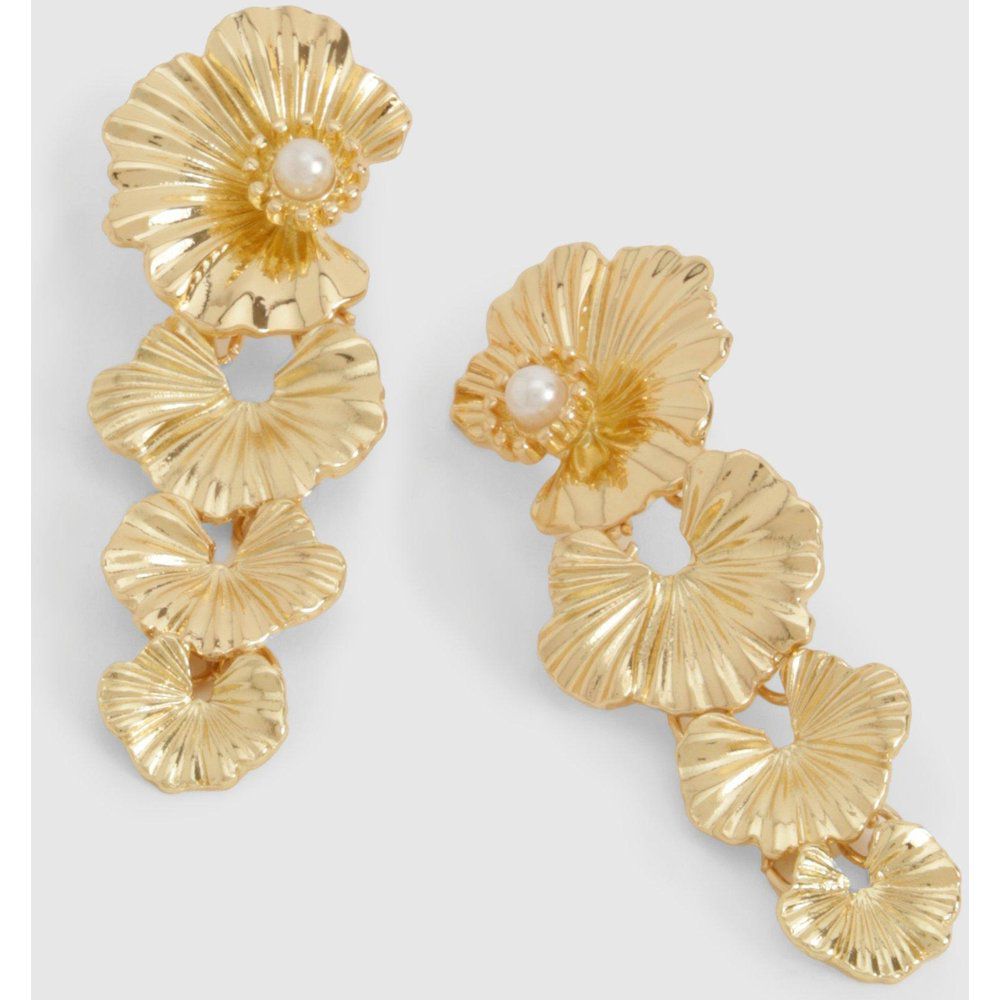 Floral Pearl Detail Drop Earrings - boohoo - Modalova
