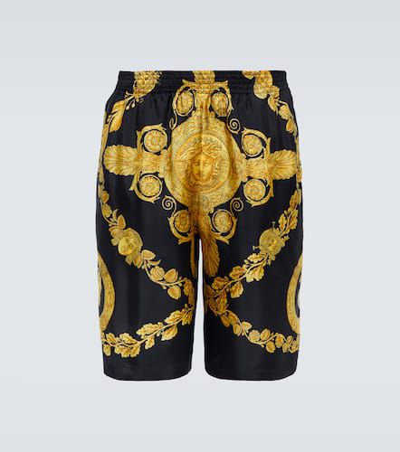 Shorts in twill di seta con stampa - Versace - Modalova
