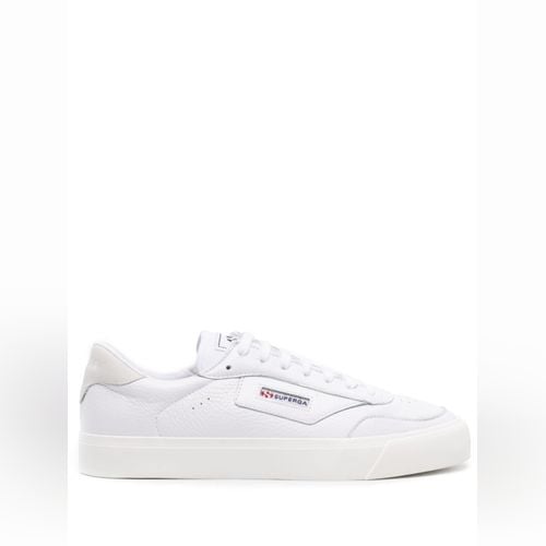 Superga moda 2024